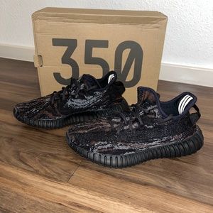 Yeezy boost 350 V2 youth size 4 1/2 like new